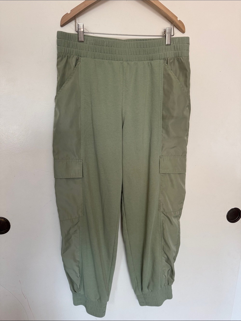 Lou & Grey Women’s Cargo Joggers